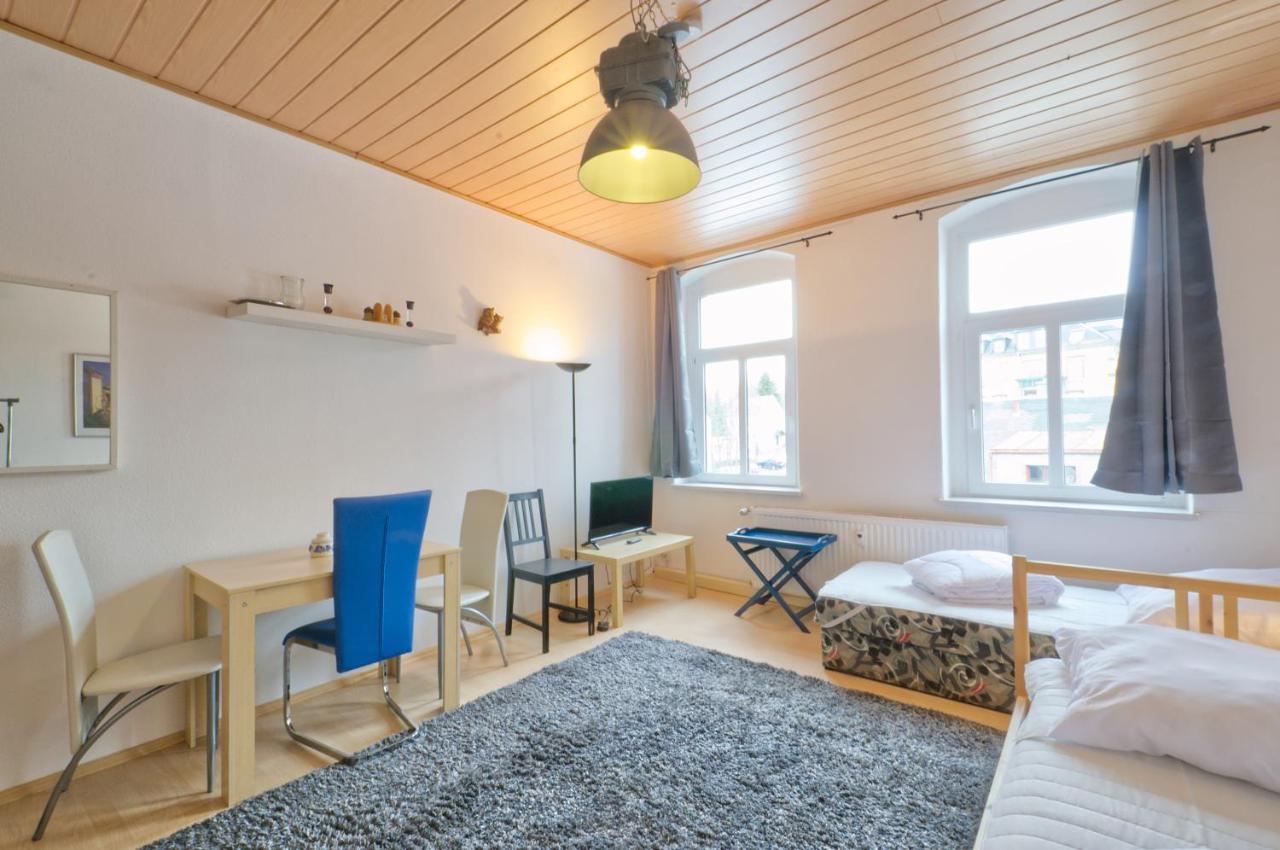 Ferienwohnung Am Busbahnhof アンベルク・ブッフホルツ エクステリア 写真