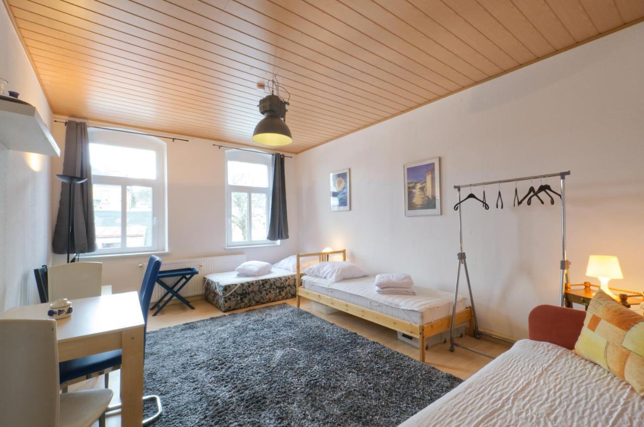 Ferienwohnung Am Busbahnhof アンベルク・ブッフホルツ エクステリア 写真